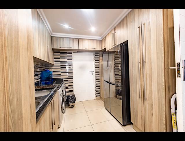 4 BEDROOM FREESTANDING FOR SALE IN BEACON BAY